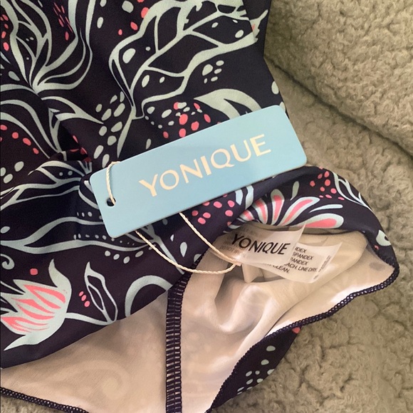 Floral Patterned Tank Top - Picture 2 of 2